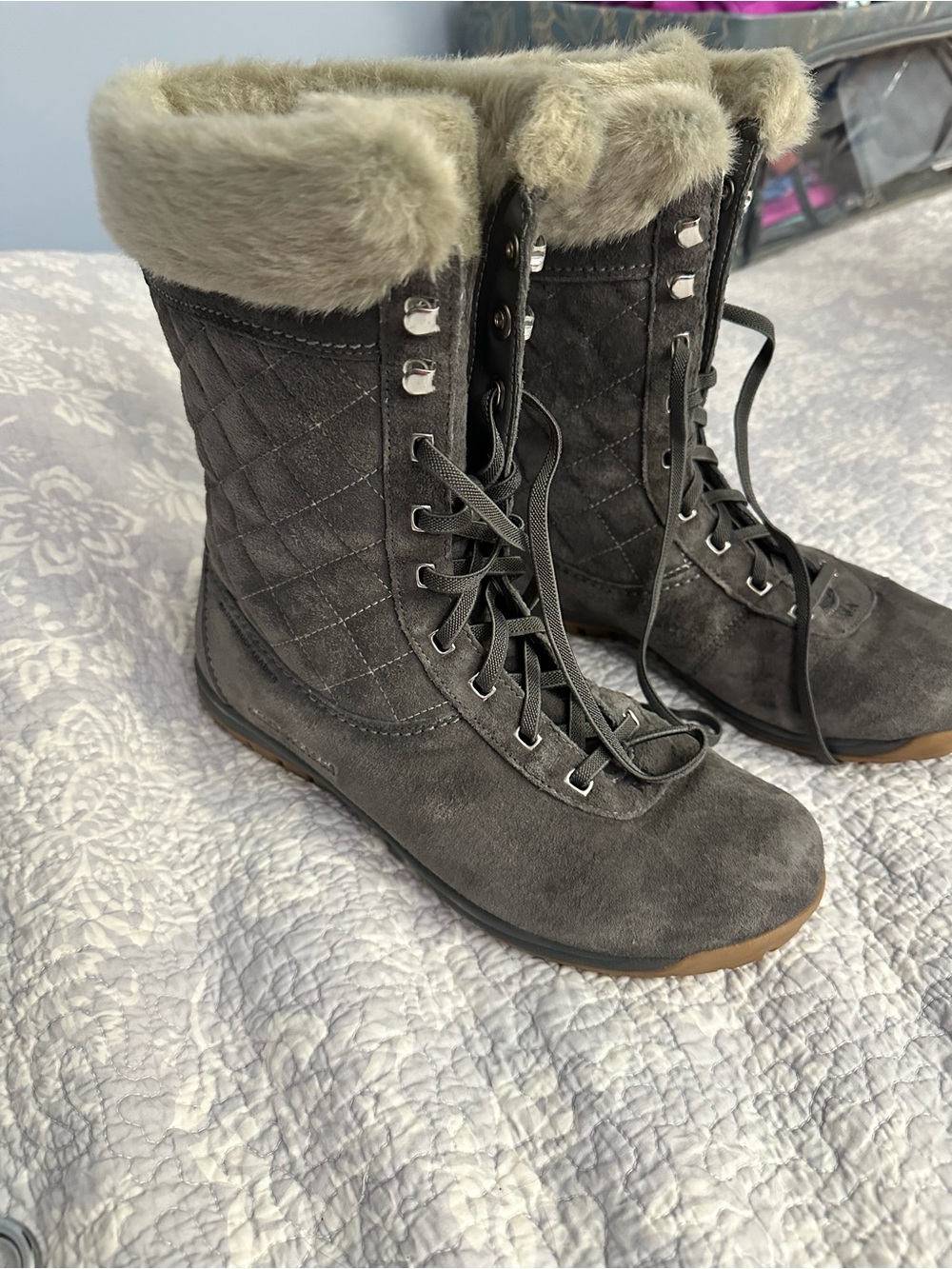 Helly Hansen waterproof suede Women’s Gray Faux-Fur Quilted Lace-Up Winter Boots